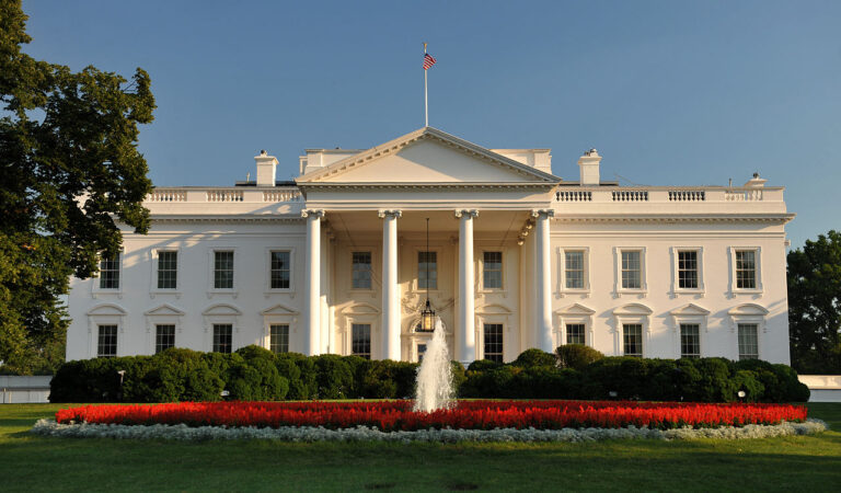 view of the white house nearing sunset