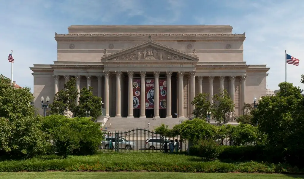 Image of the National Archives Building by David Samuel May 19, 2010